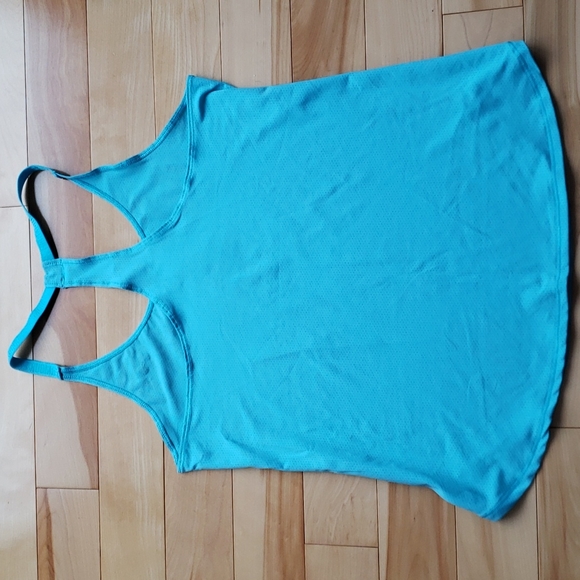 Under Armour Tank - Picture 9 of 9